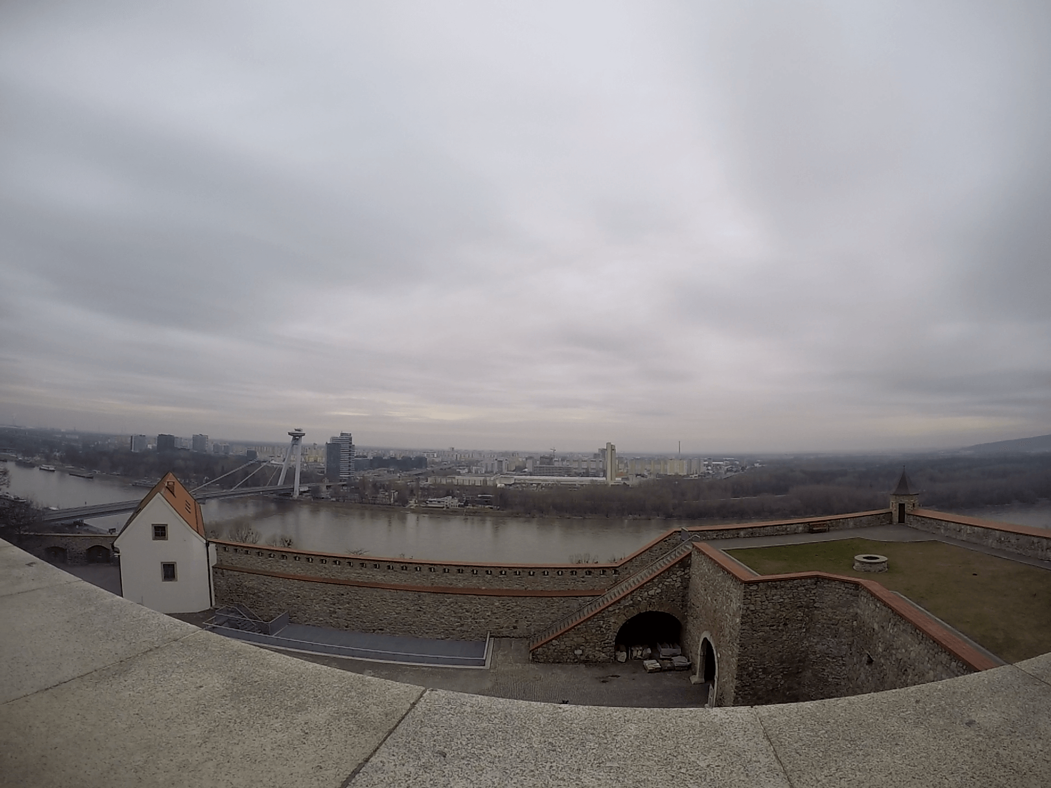 Vistas al río Danubio desde el Castillo de Bratislava