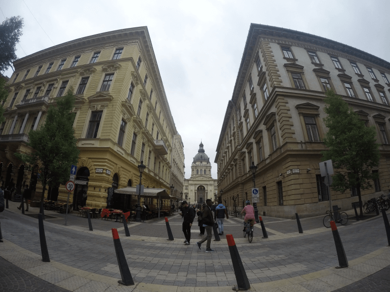Caminar por las calles de Budapest
