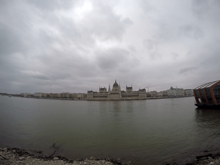 Vistas al parlamento de Budapest