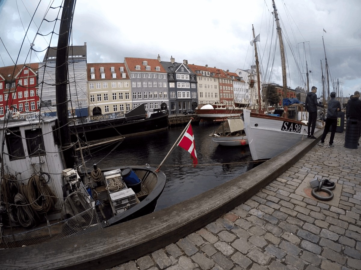 Botes en Nyhavn Copenhague