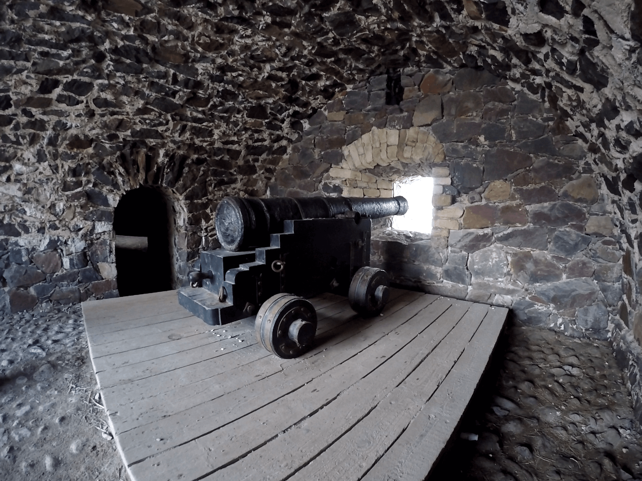 Suomenlinna, cañon dentro de la fortaleza