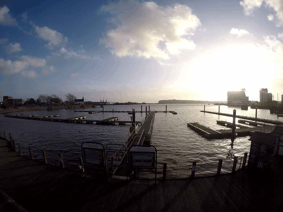 Pasear por la bahía de Cardiff