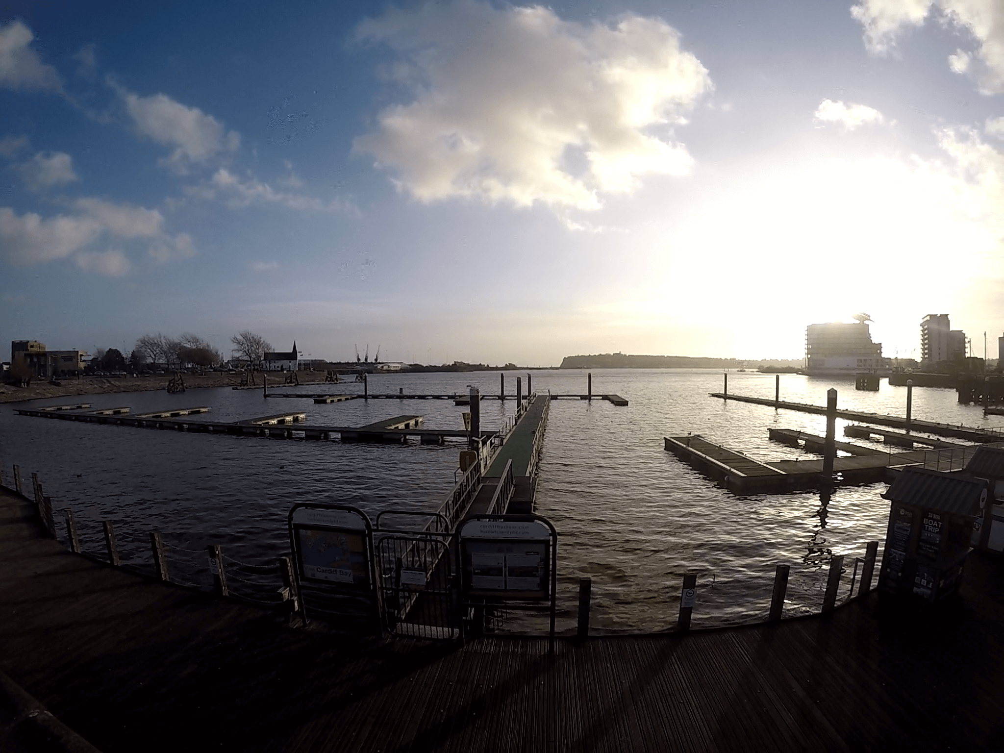 Pasear por la bahía de Cardiff