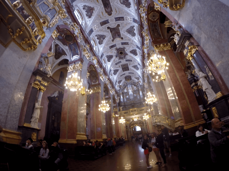 Interior de la Basílica en Czestochowa