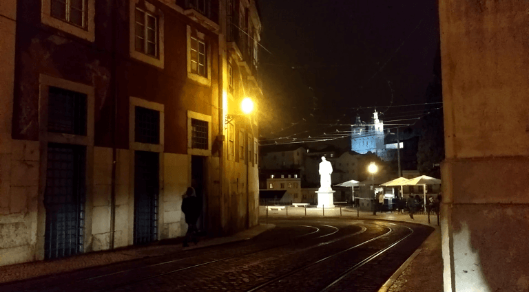 Noche en el Barrio Alto de Lisboa