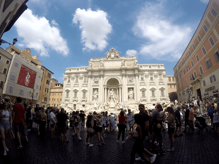 Fontana di Trevi en la ciudad de Roma