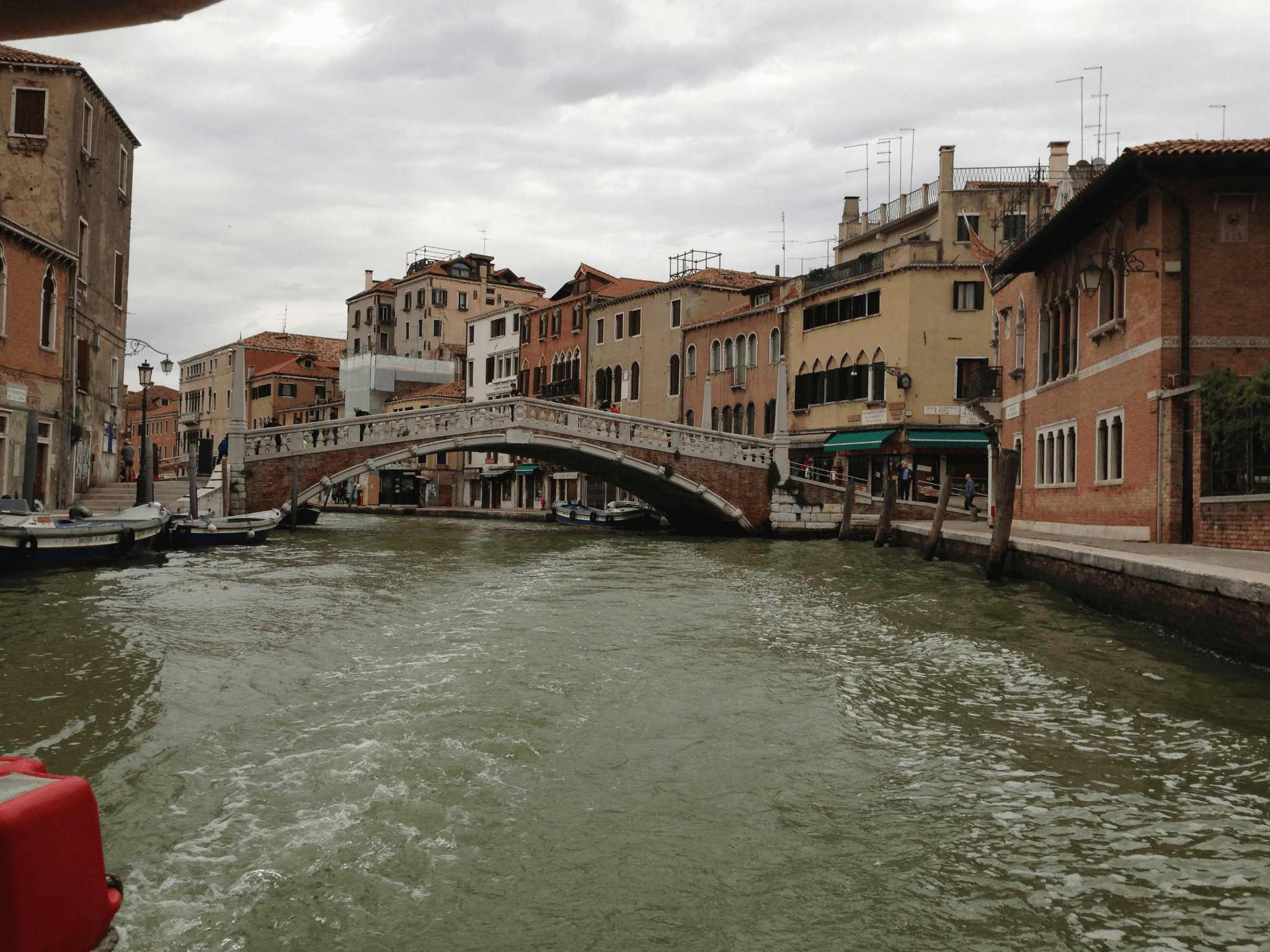 Puente en Venecia, Italia