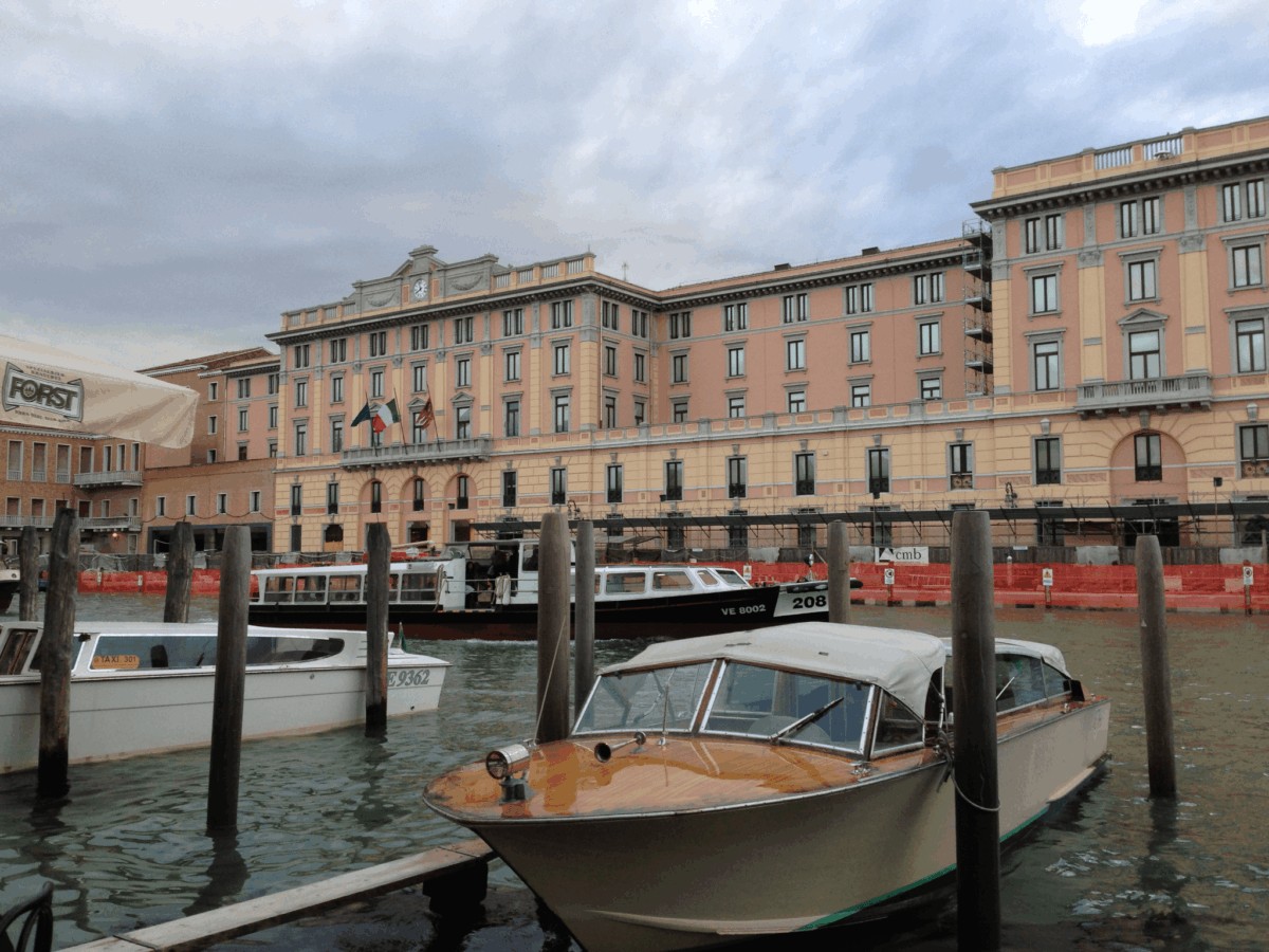 Botes en Venecia, Italia