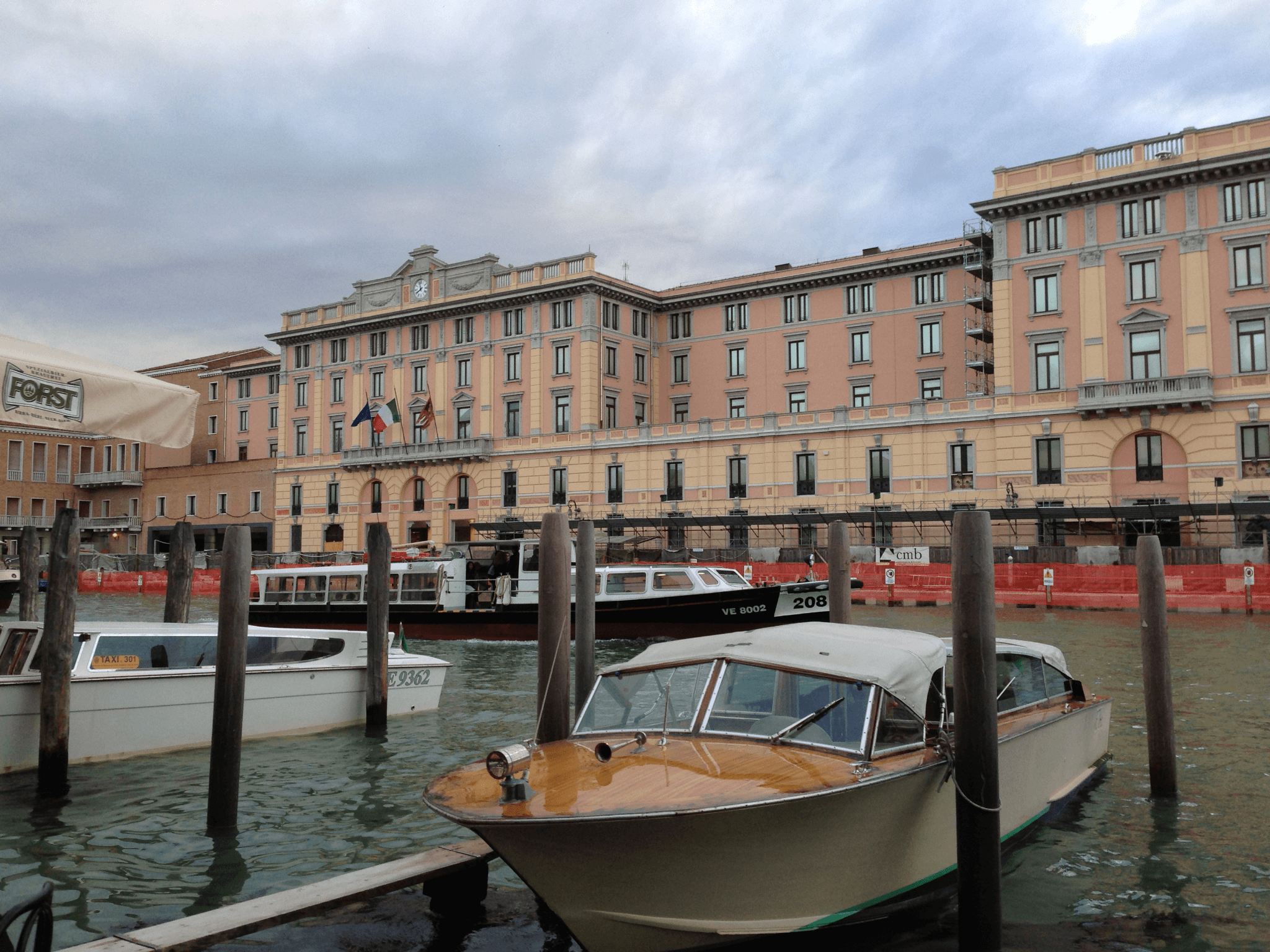 Botes en Venecia, Italia