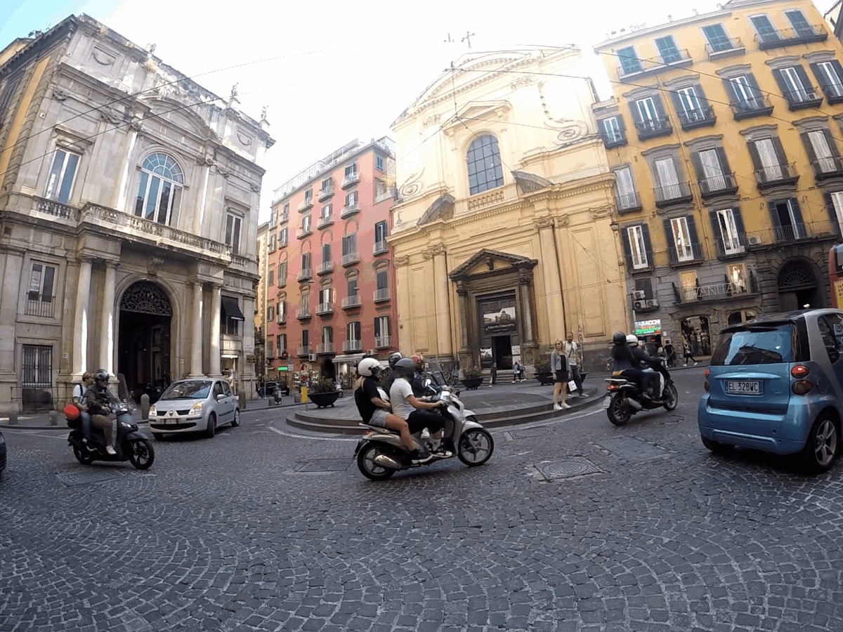 Plaza en Napoles Italia - Qué ver en Italia en 10 días