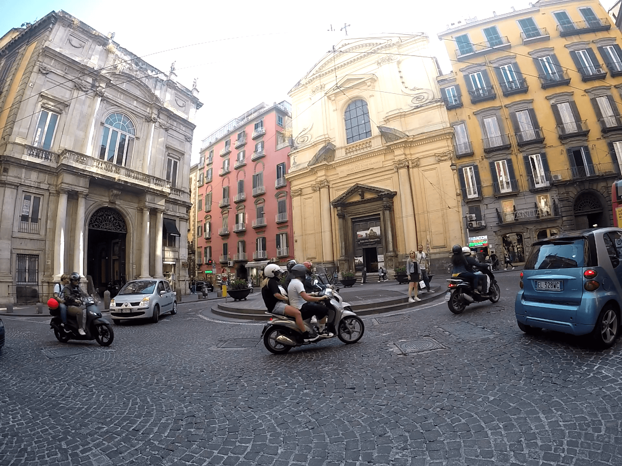 Plaza en Napoles Italia - Qué ver en Italia en 10 días