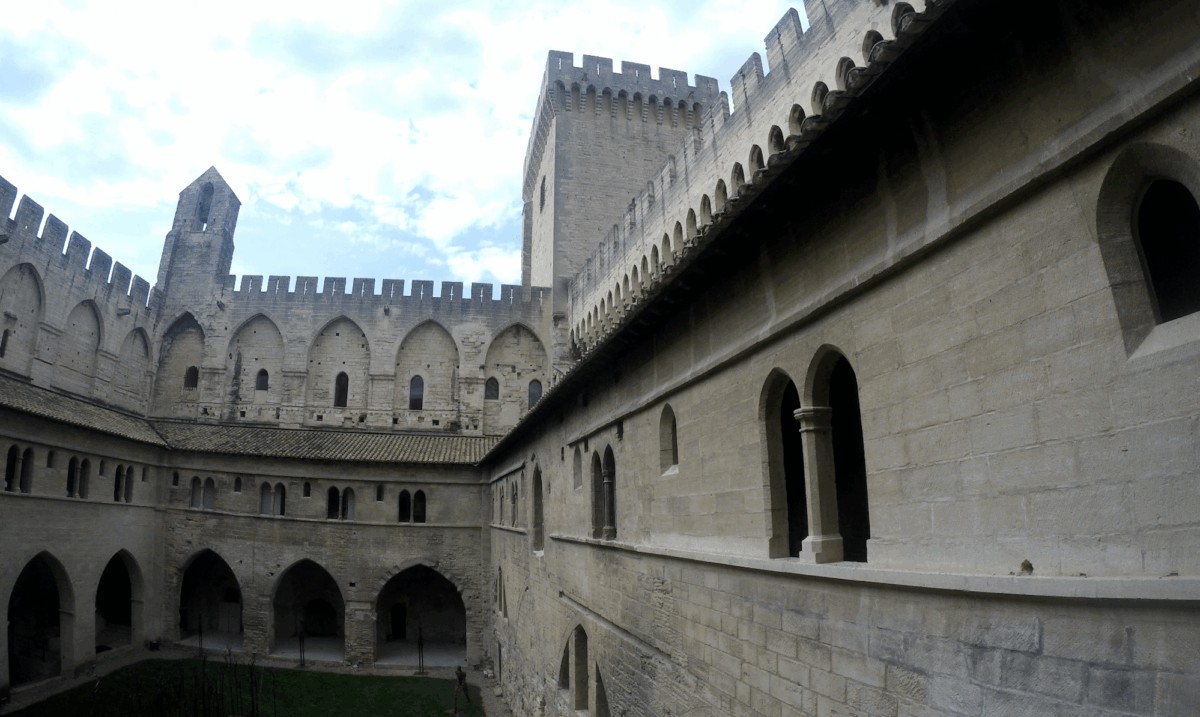 Palacio Papal entre los Patrimonios UNESCO de Avignon