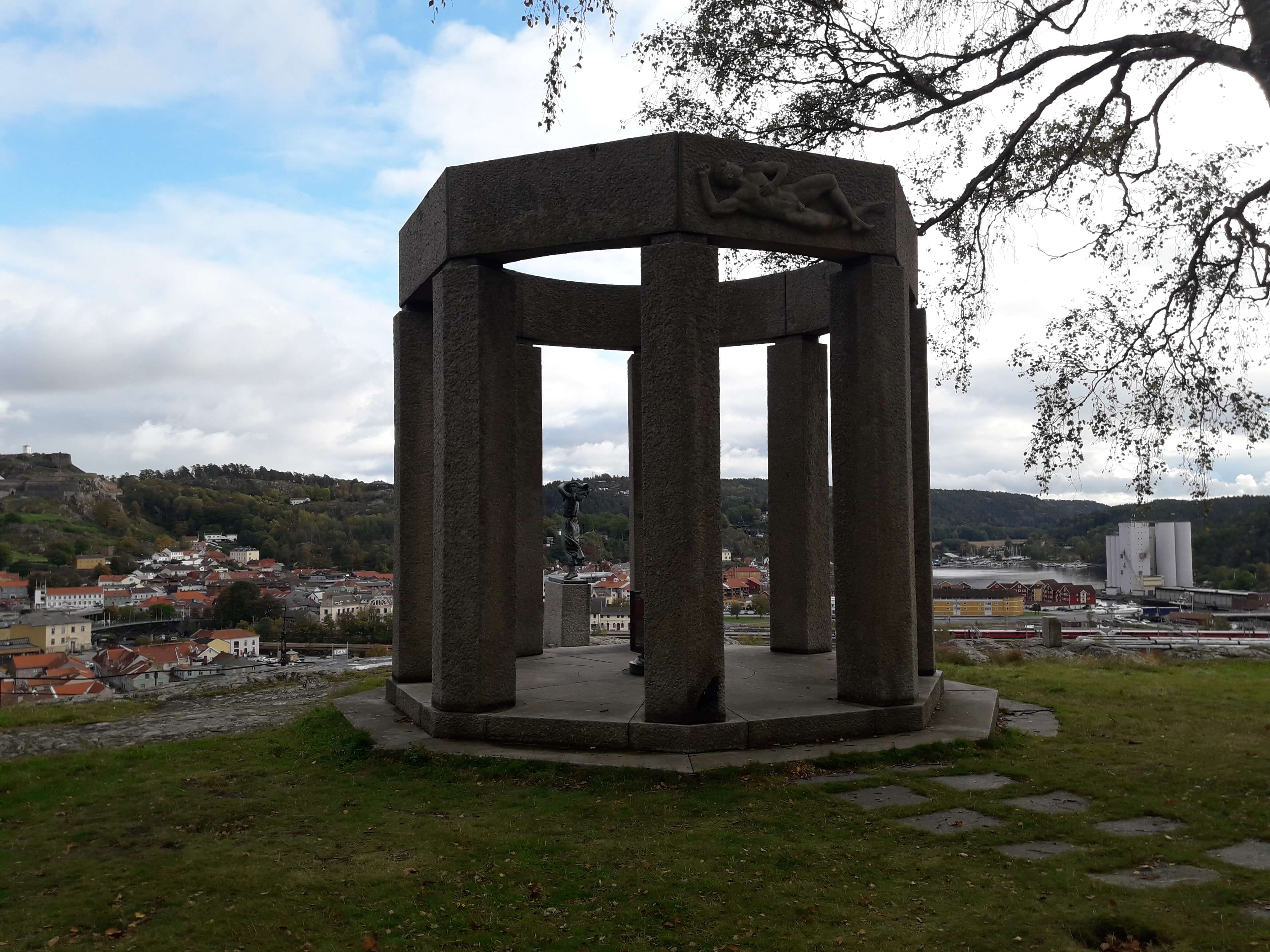 Rødsfjell & 22. juli-monumentet