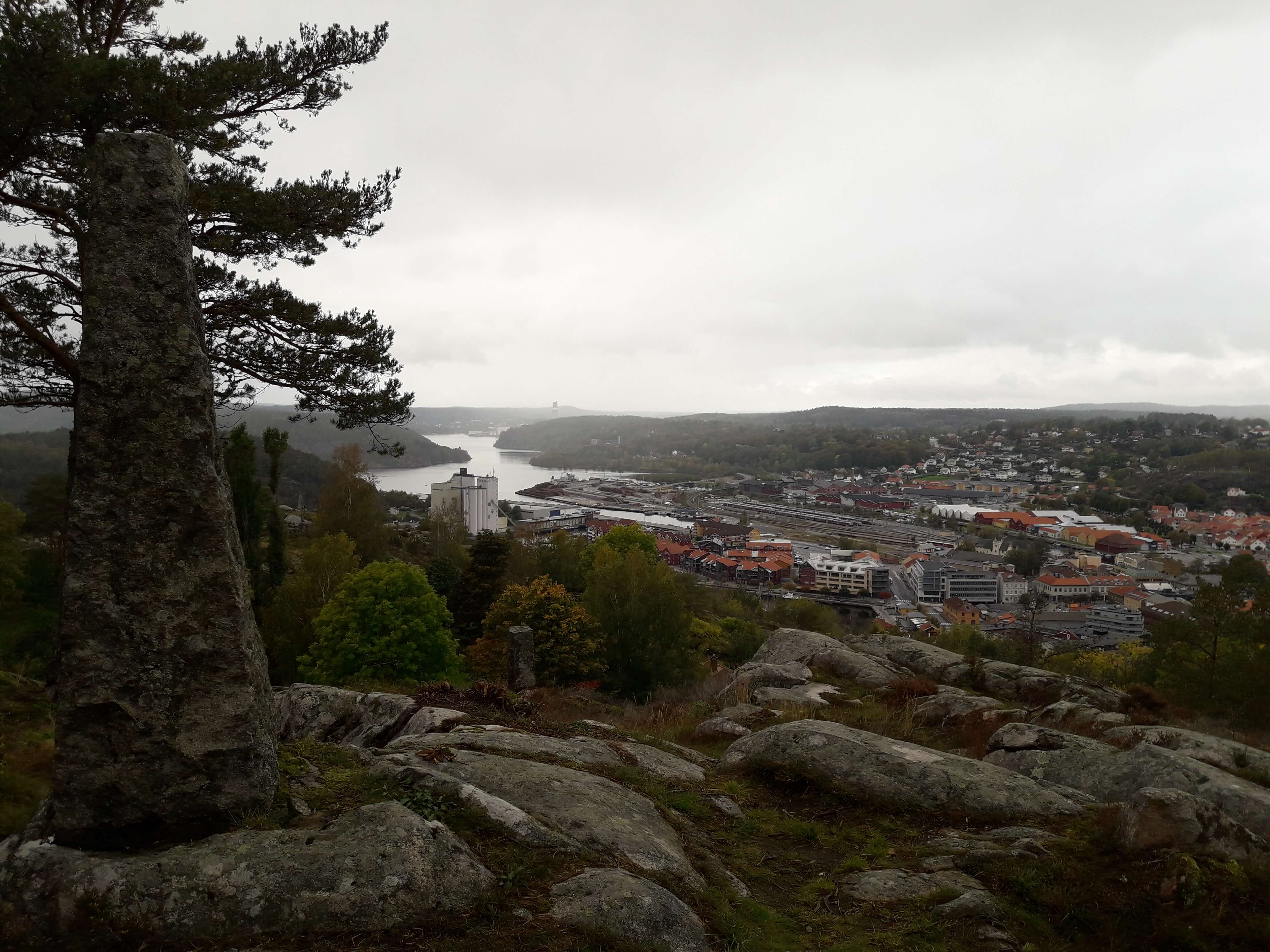 Rødsfjell & 22. juli-monumentet
