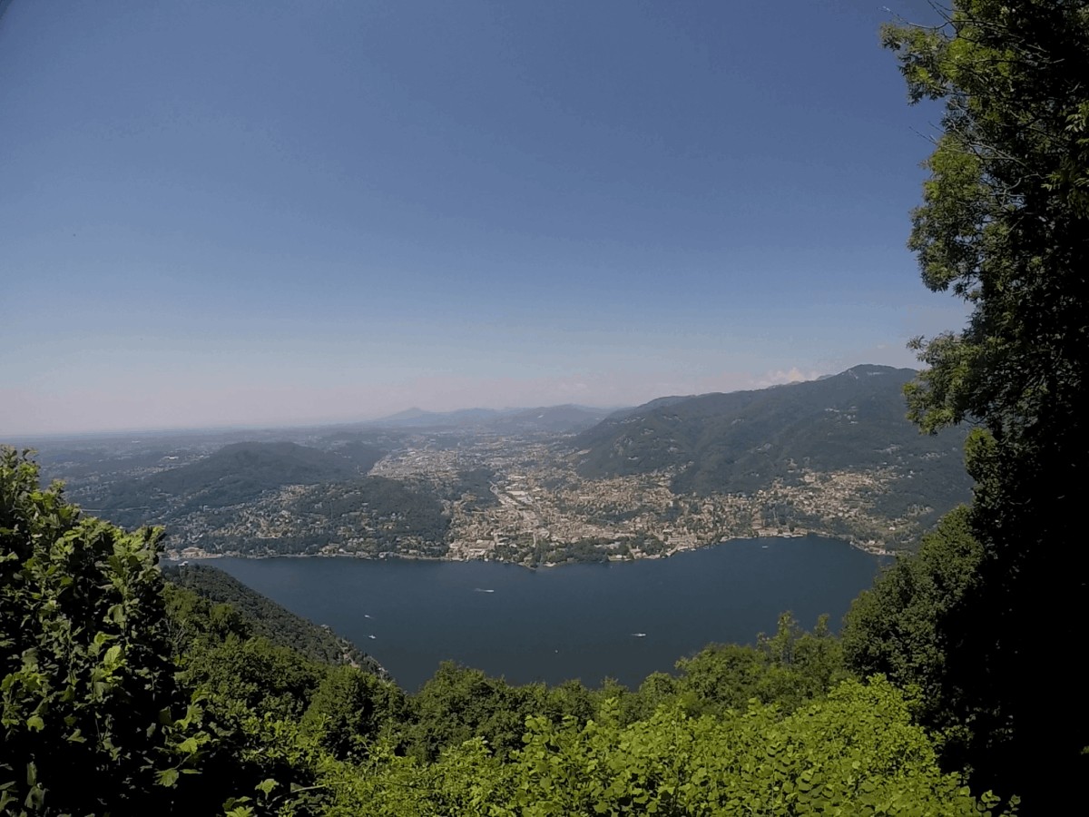 Brunate en la cima de la localidad