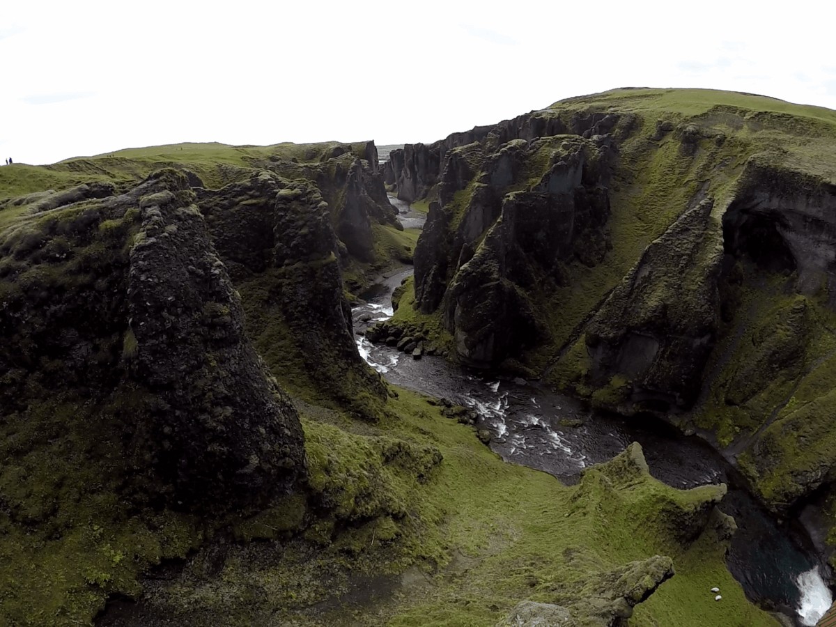 Fjaðrárgljúfur: El Cañón del Sur de Islandia