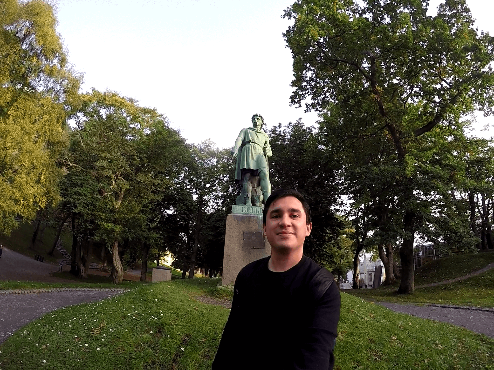 Stadtpark Ålesund y la Estatua del Vikingo Rollo