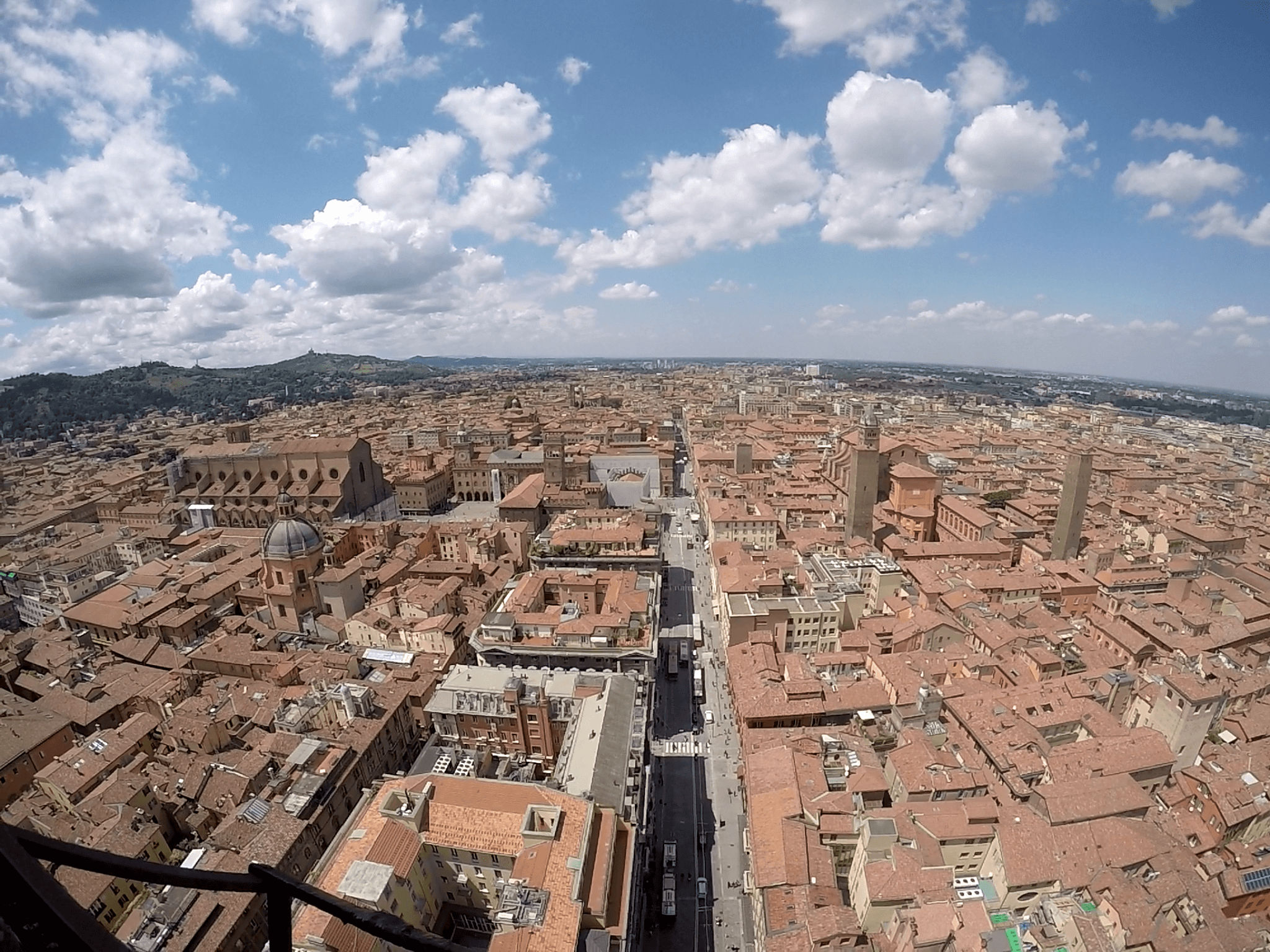 Torres de Bolonia: Los íconos de esta ciudad Medieval - Italia