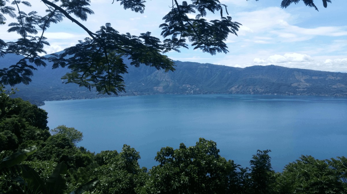 Lago Coatepeque: Lago de Origen Volcánico - El Salvador