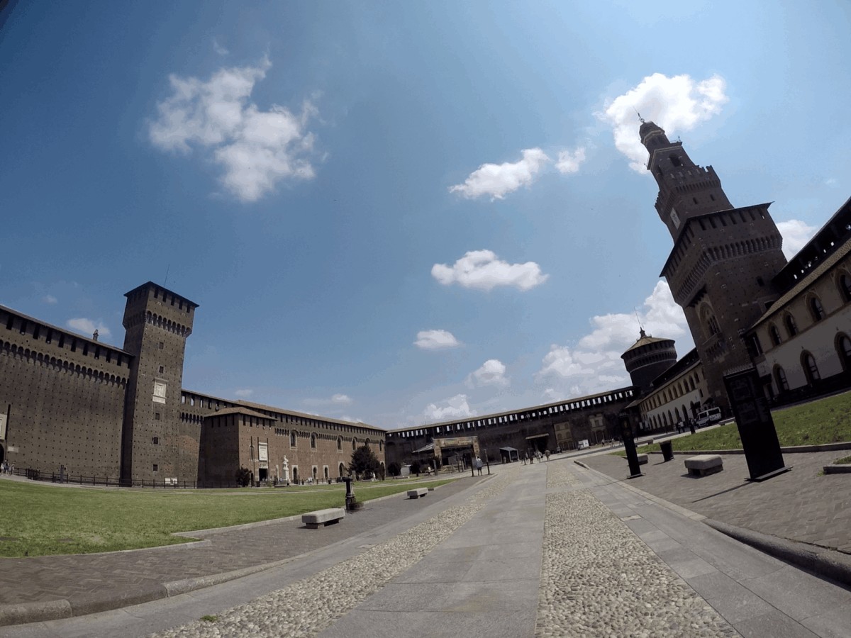 Castillo Sforzesco: El Castillo de la Ciudad de Milán - Italia