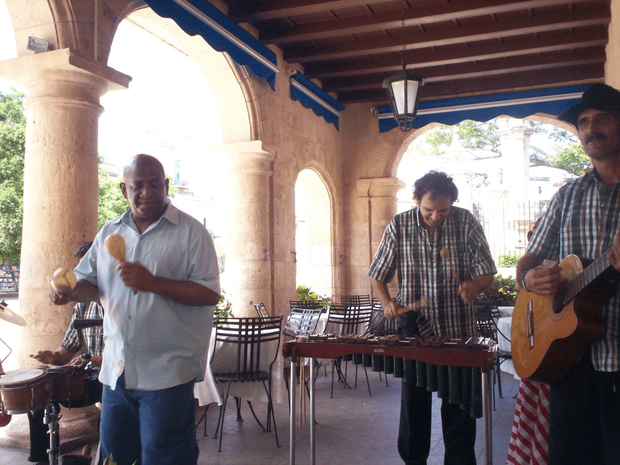 Al ritmo de la música en Cuba