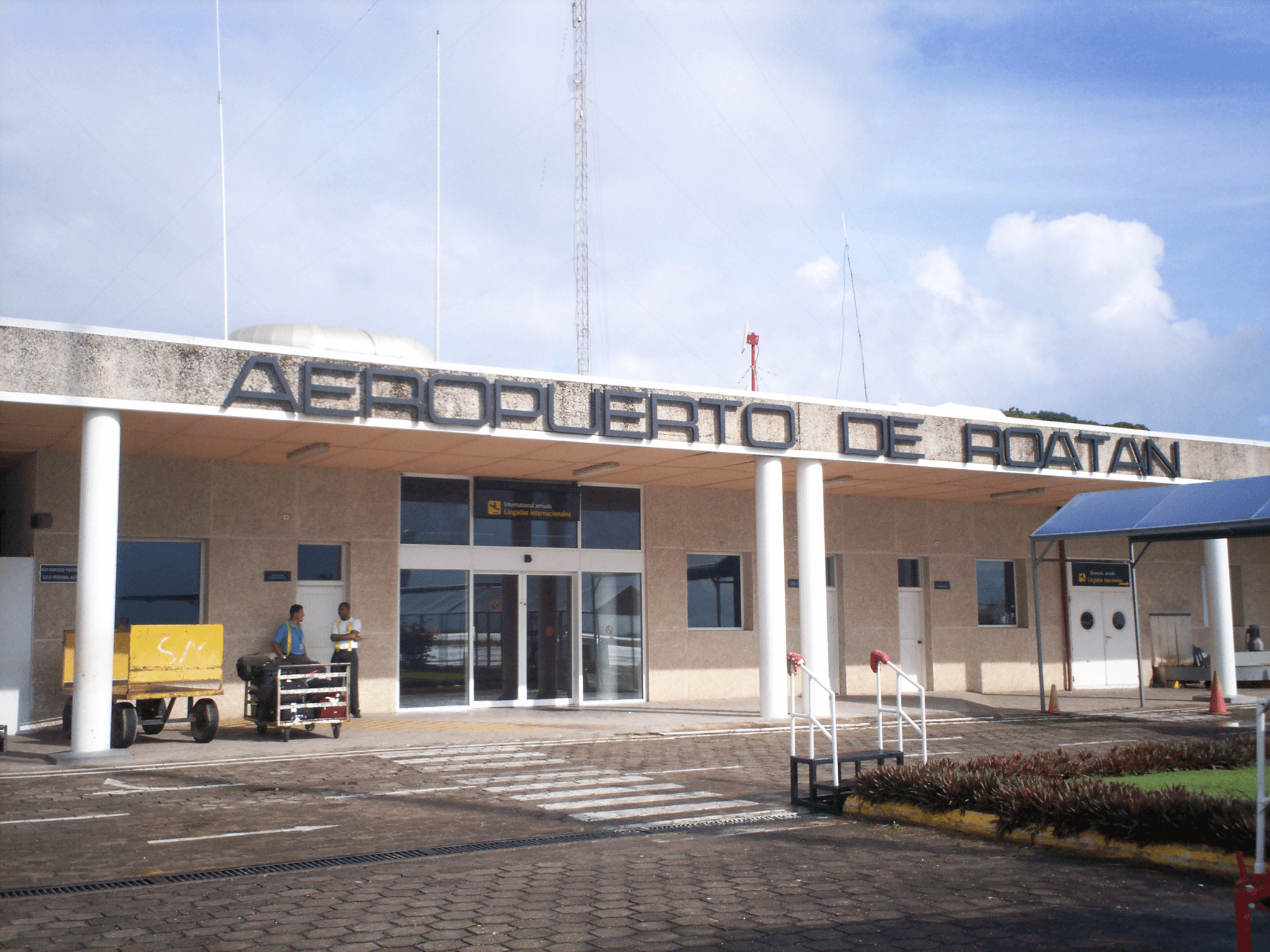 ¿Cómo llegar a Roatán?