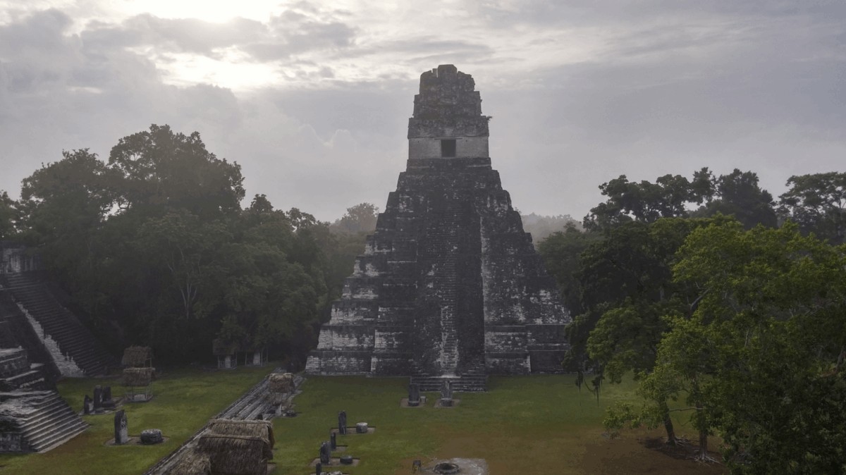 El Gran Jaguar, Ruina Maya en Tikal