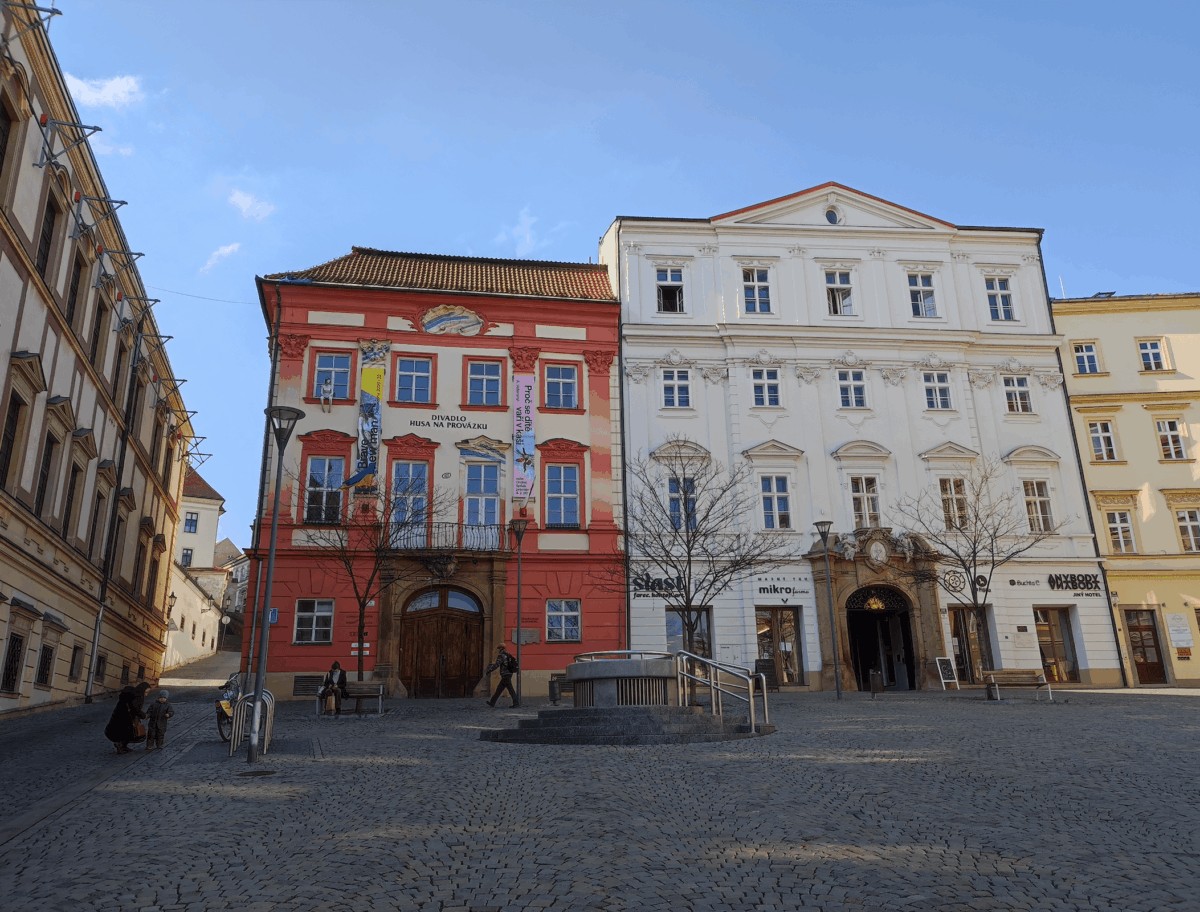 Edificios en la Plaza de la Libertad en Brno