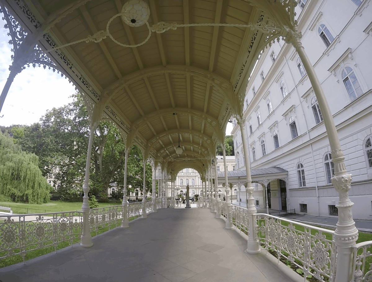 Columnata del Parque en Karlovy Vary
