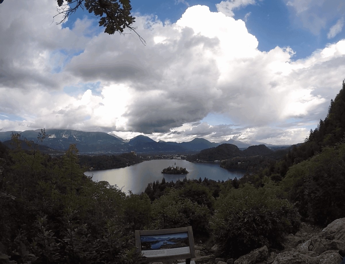 Caminata por la orilla del Lago de Bled