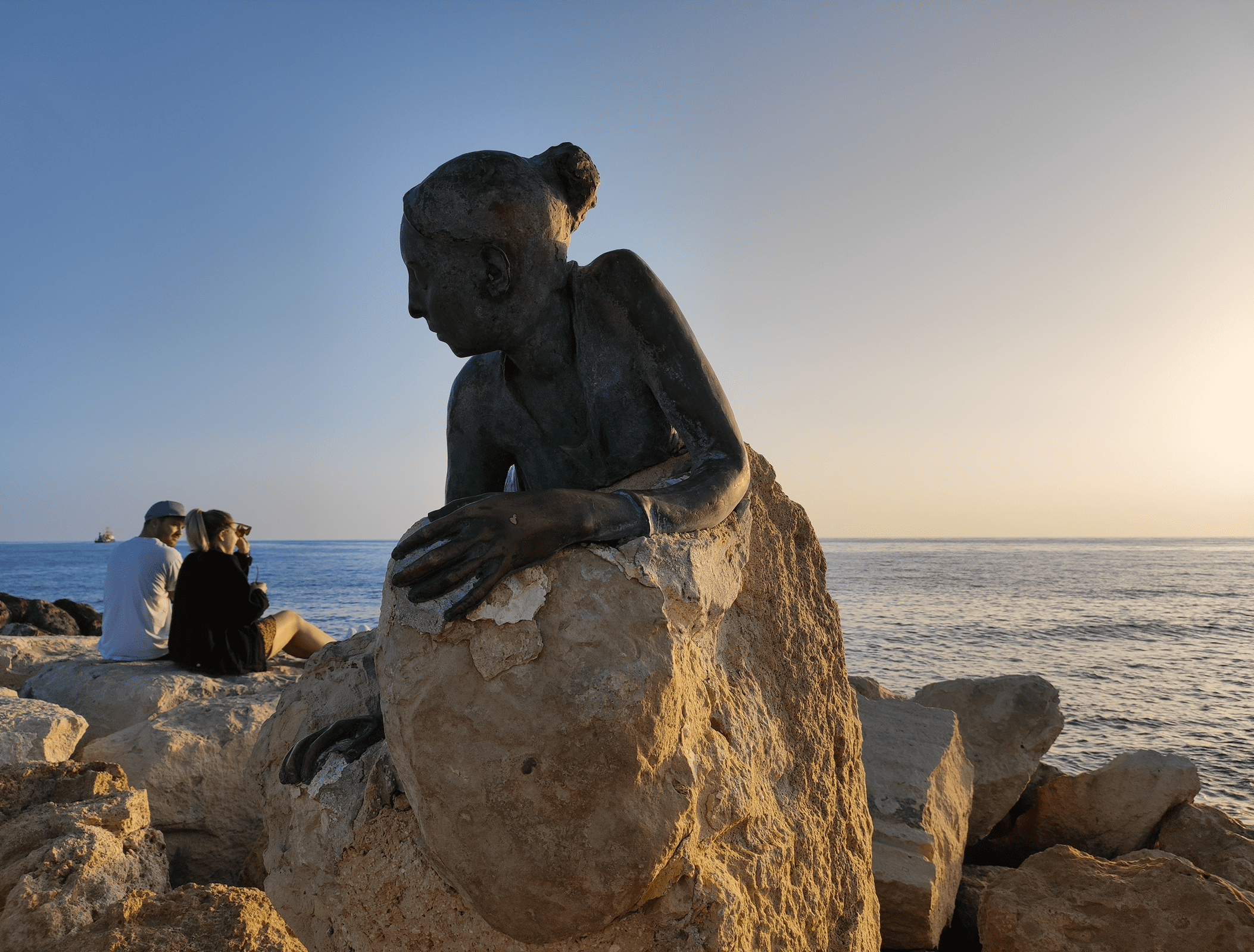 Estatua de una sirena en pafos chipre