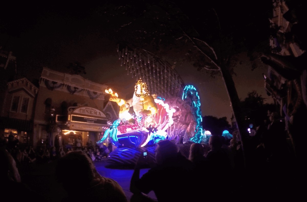 Desfile en la noche en Disneyland Los Ángeles California