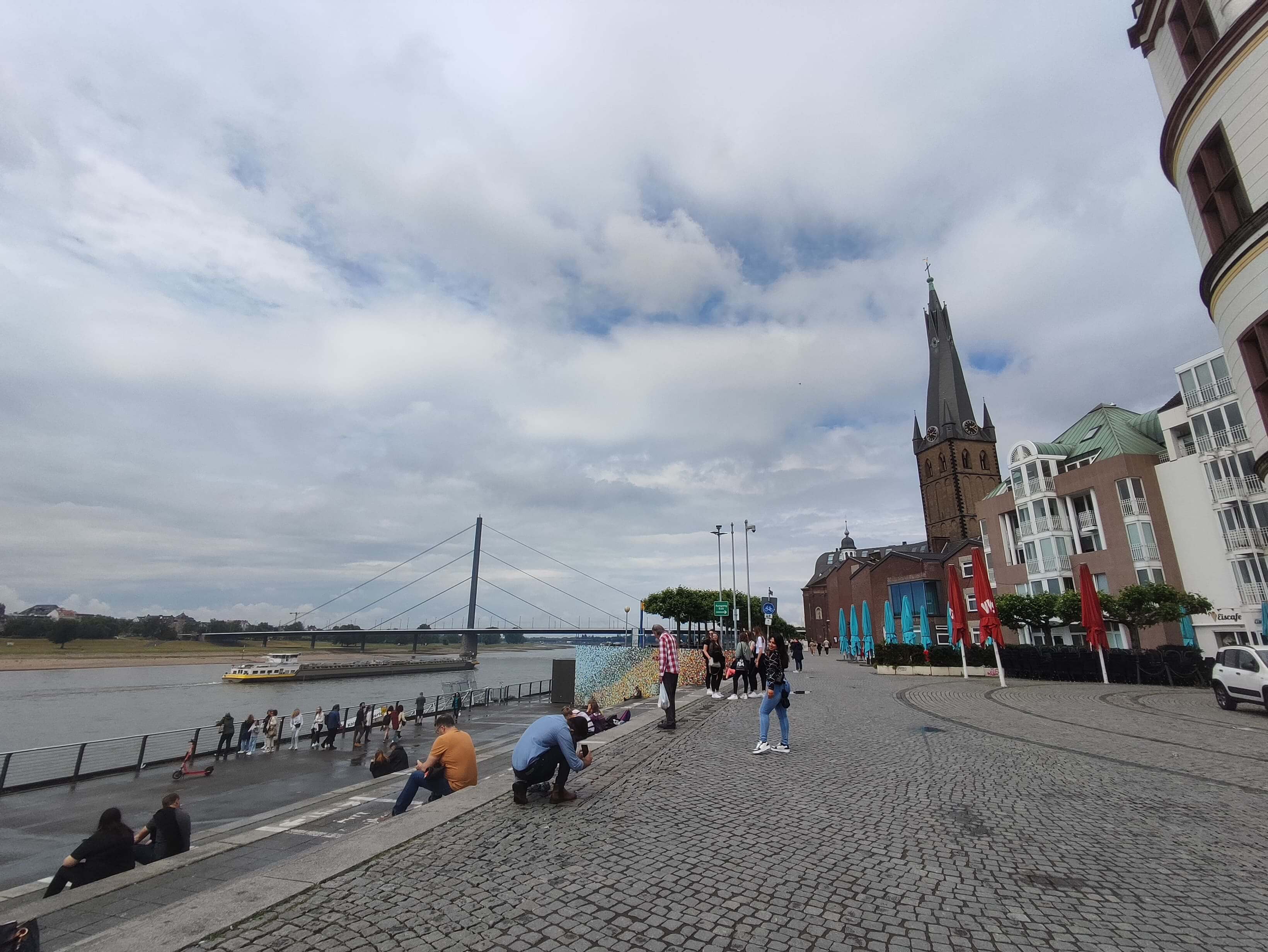 Pasear por Rheinuferpromenade