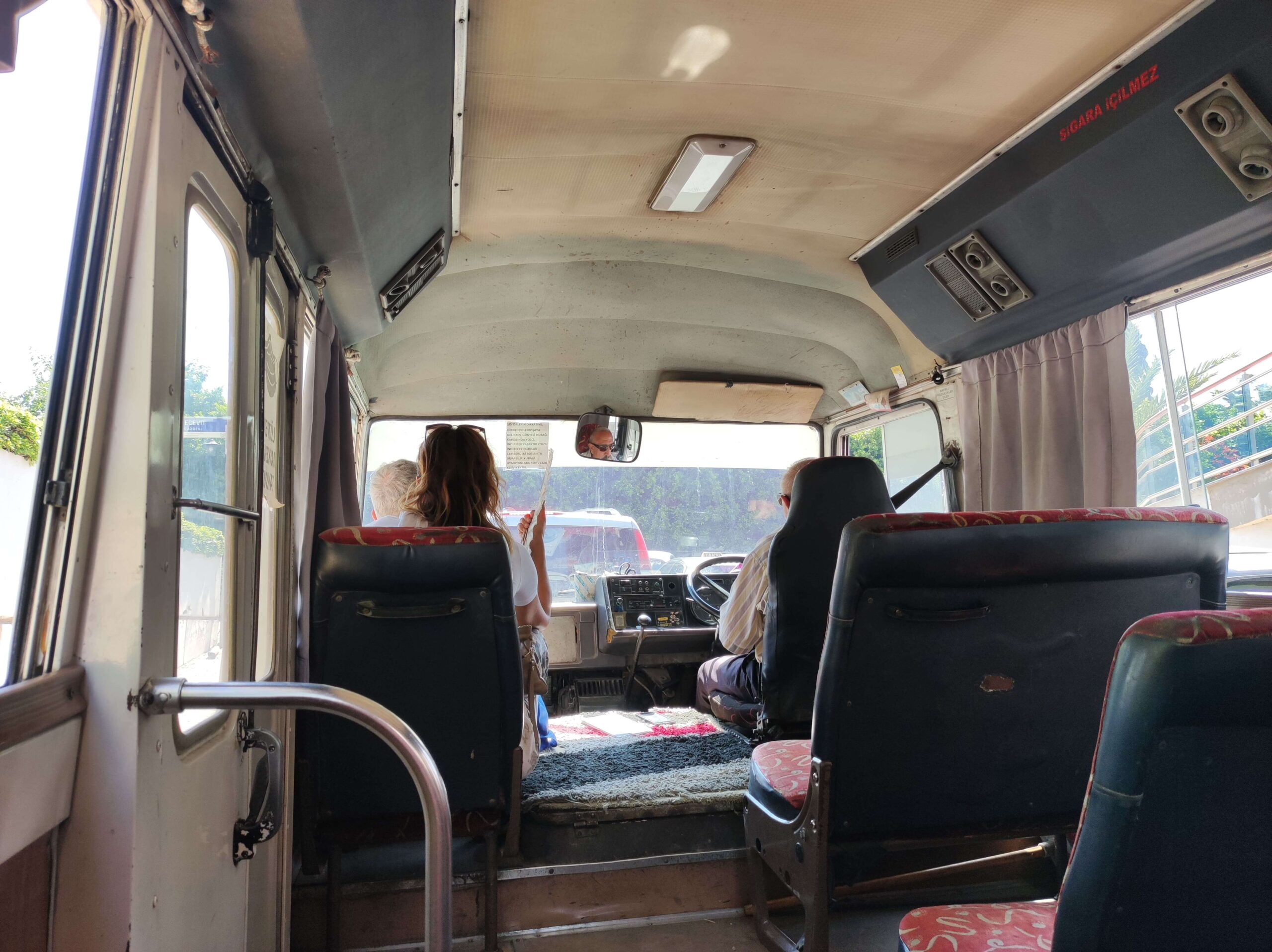 De Lefkosa (Nicosia) a Girne (Kyrenia) en autobús