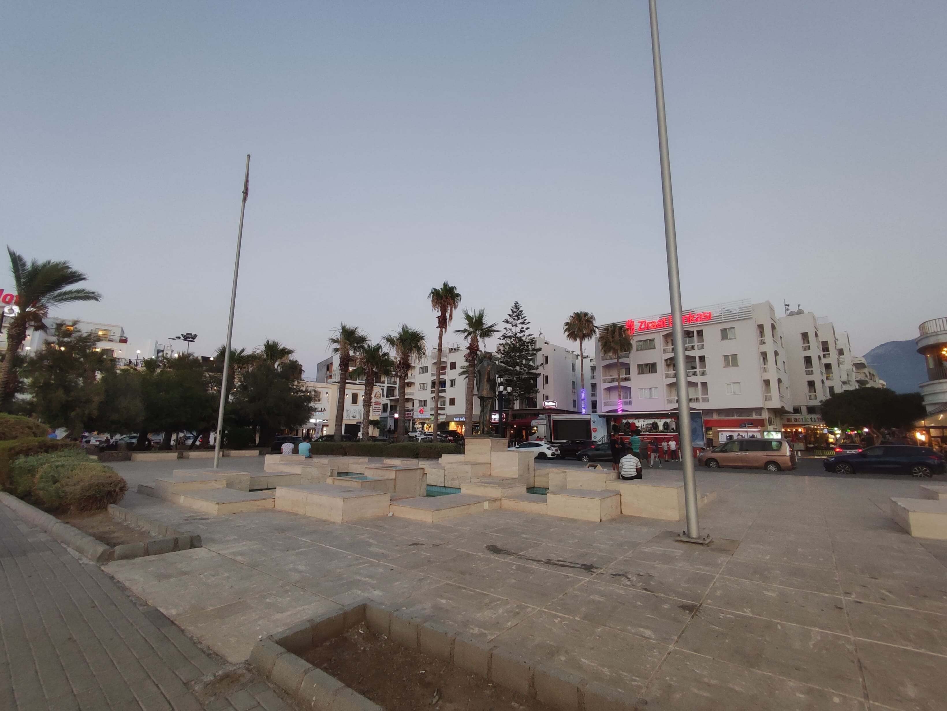 Estatua de Ataturk en Girne (Kyrenia)