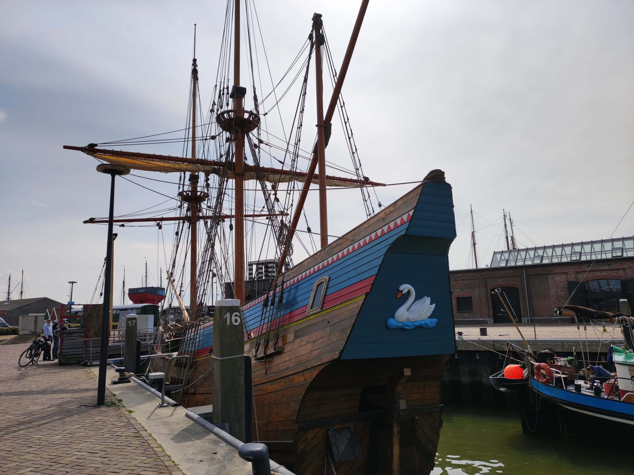 Puerto de Harlingen, Frisia en Países Bajos