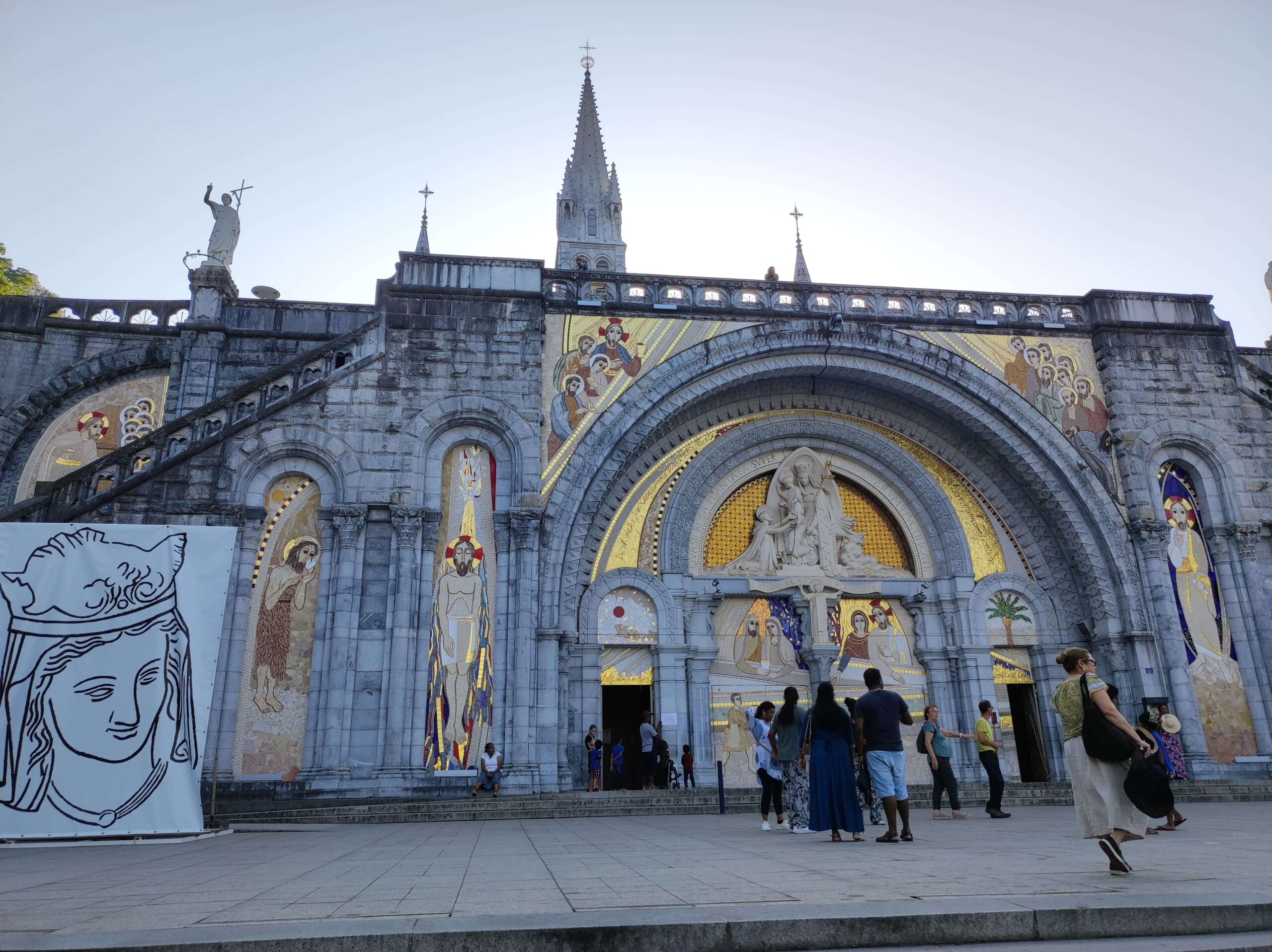 Basílica de Nuestra Señora del Rosario en Lourdes