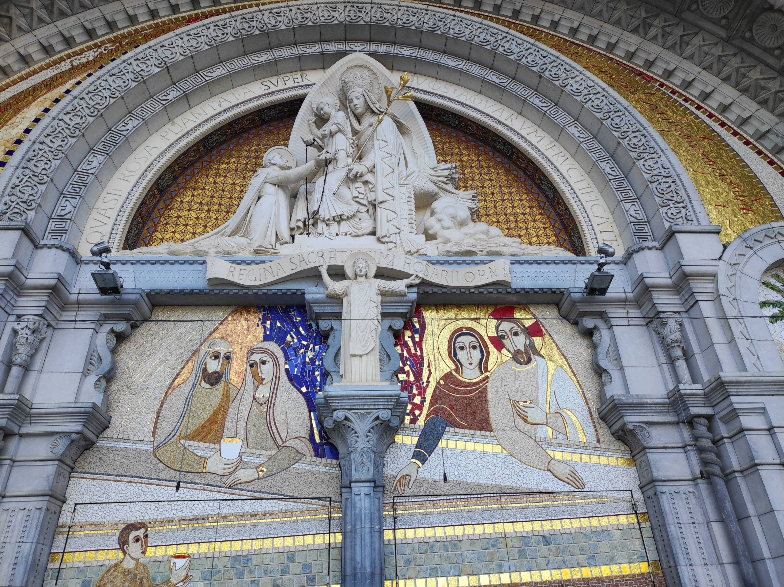 Santuario de la Virgen de Lourdes, Francia