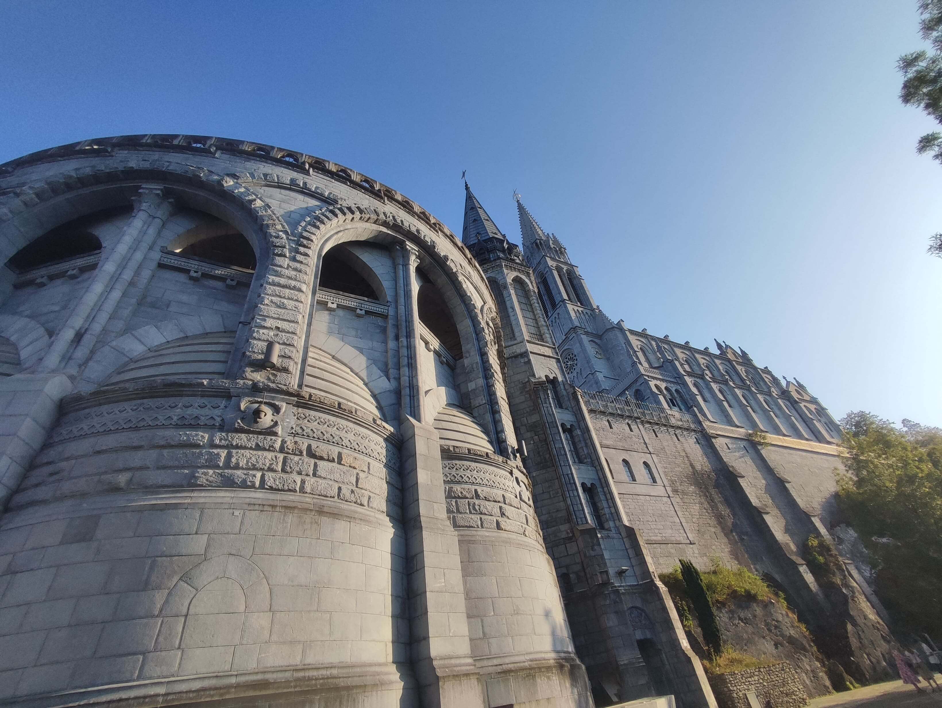 Aparición de la Virgen Maria en Lourdes Francia