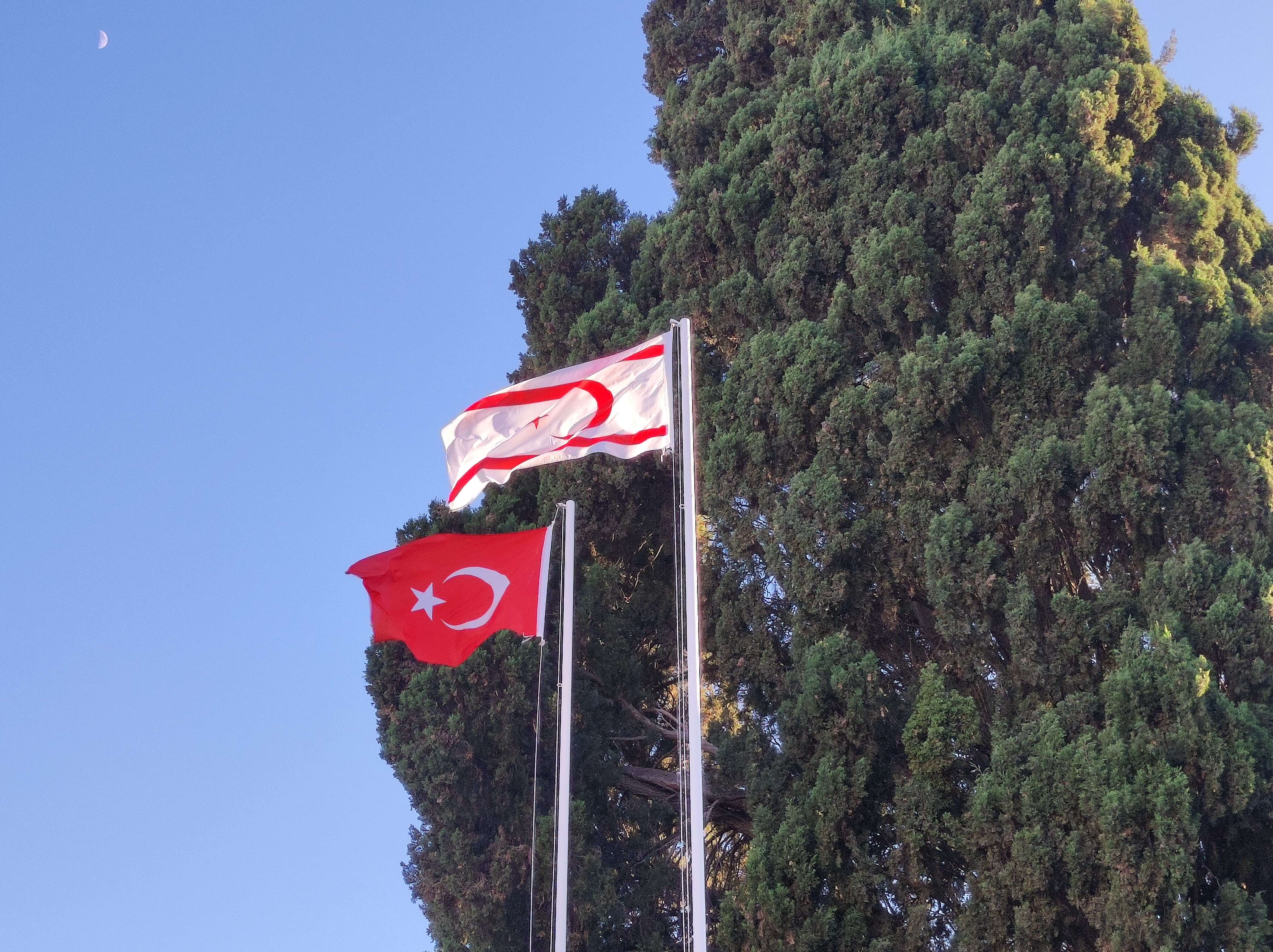 Bandera de la República Turca del Norte de Chipre