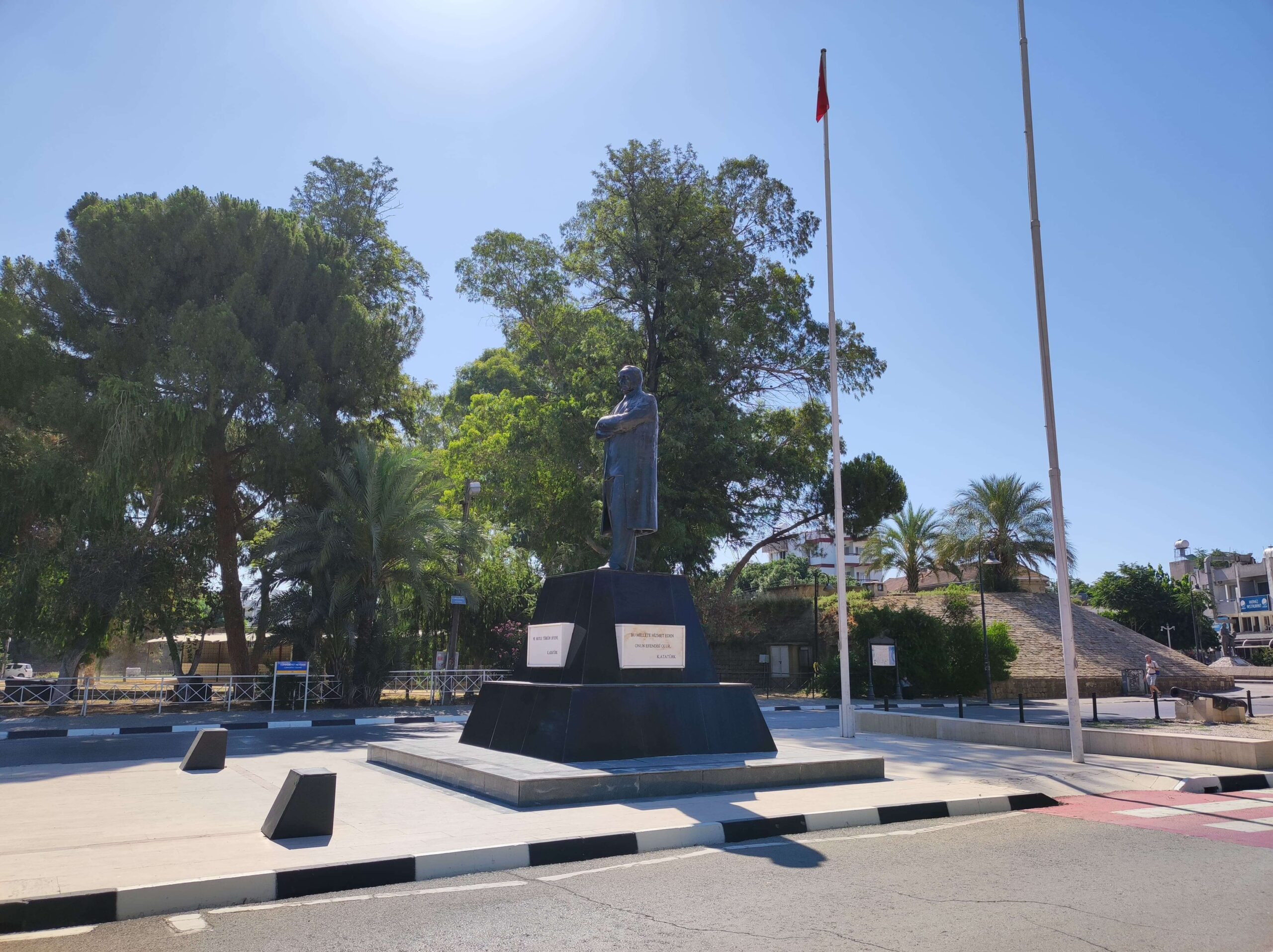 Estatua Ataturk en Lefkosa