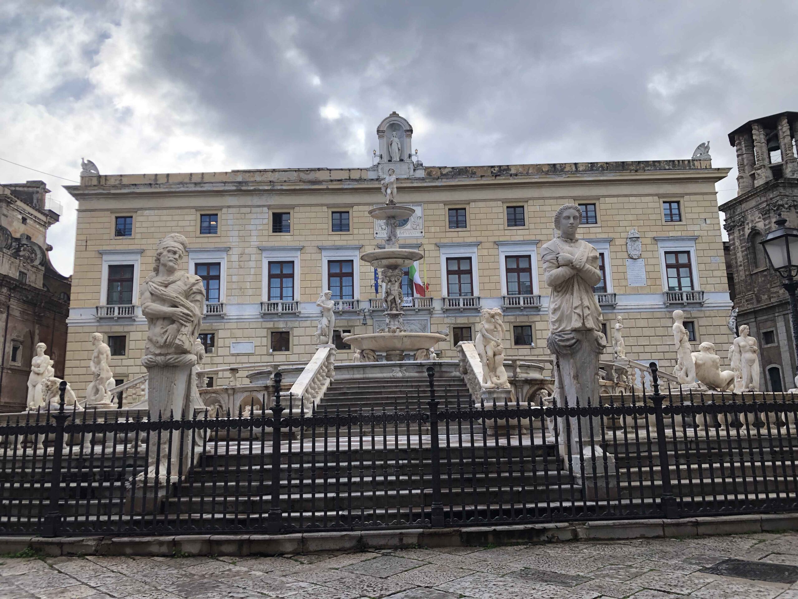 Piazza Pretoria en Palermo, Italia