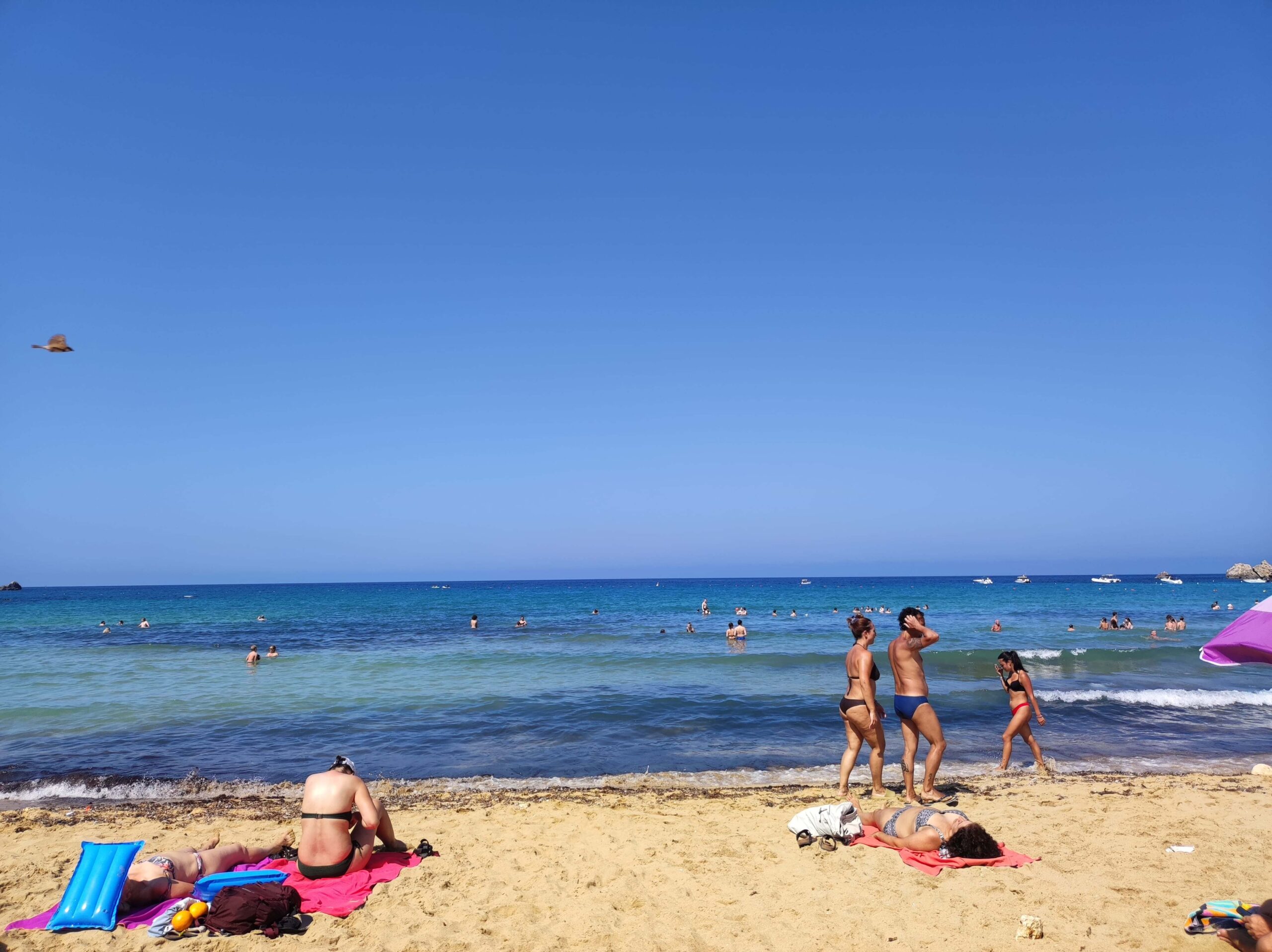¿Cómo llegar a la Playa de Golden Bay en Malta?