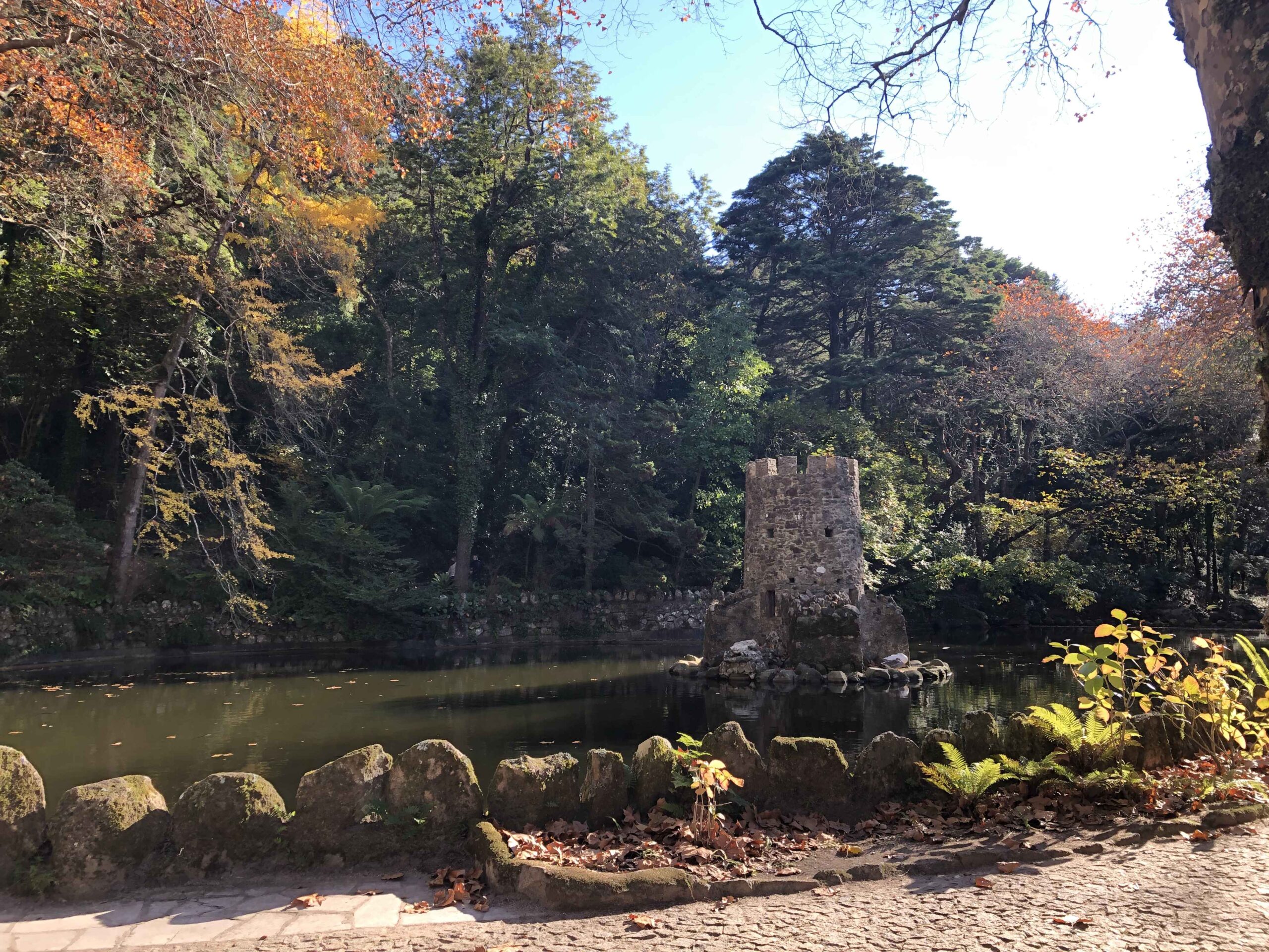 Caminar por la Vila Sassetti en Sintra Portugal