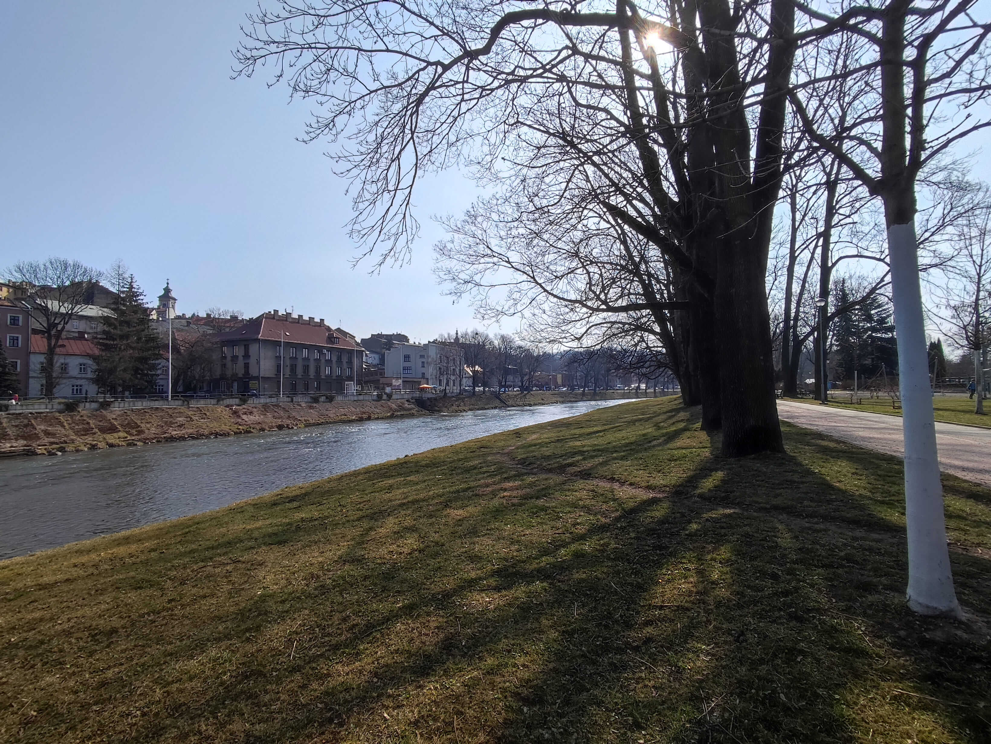 Andar a las orillas del río Olza