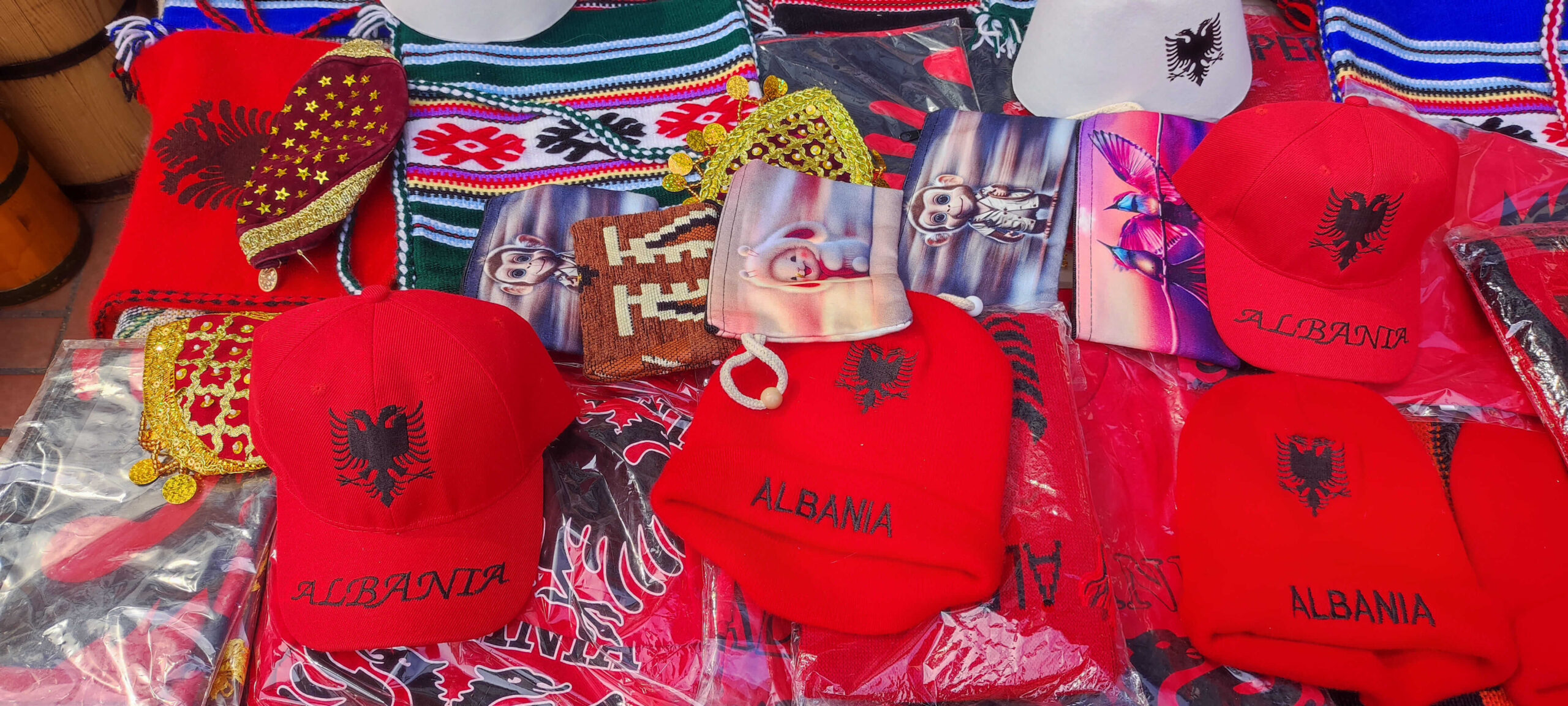 Descubre los encantos de Tirana - 15 lugares que ver en la vibrante capital de Albania