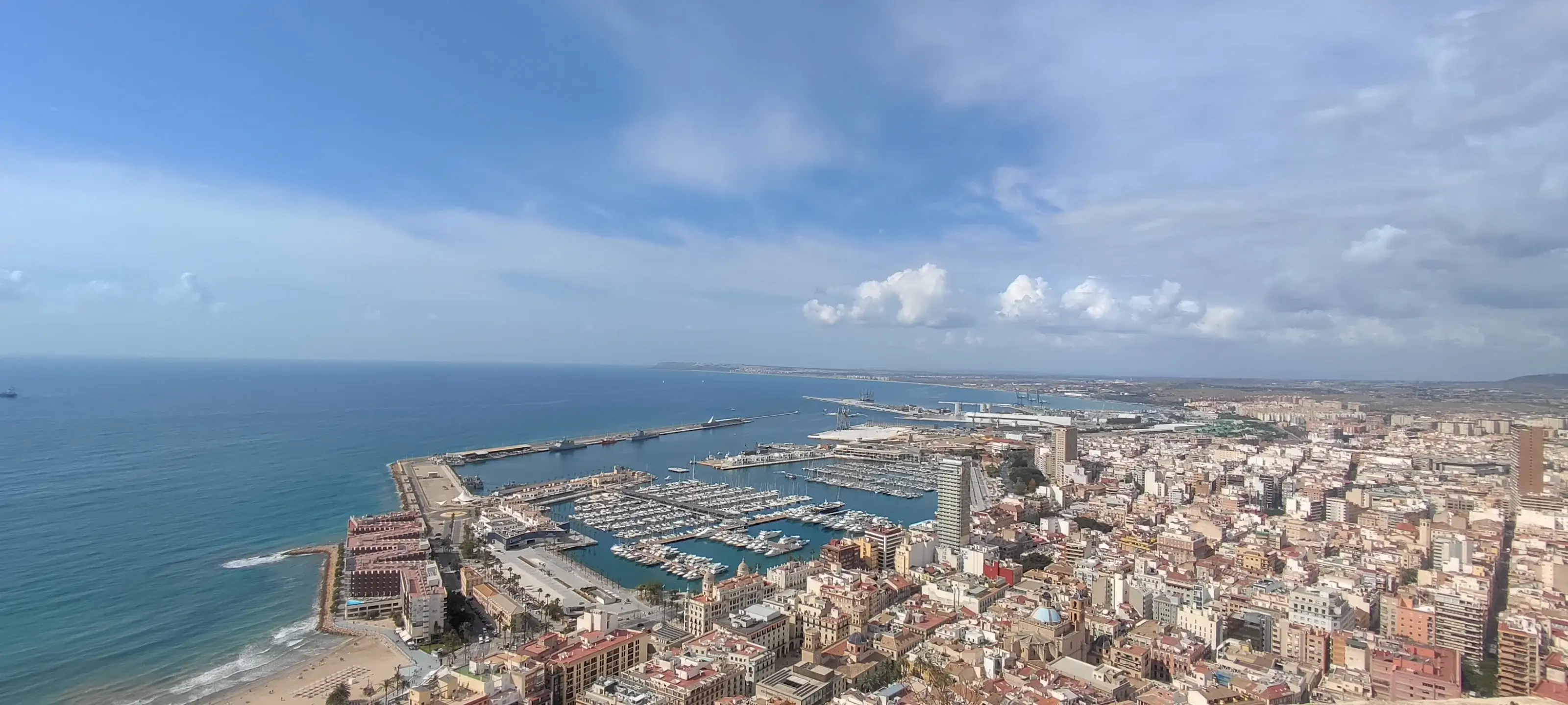 Vistas al Puerto de Alicante
