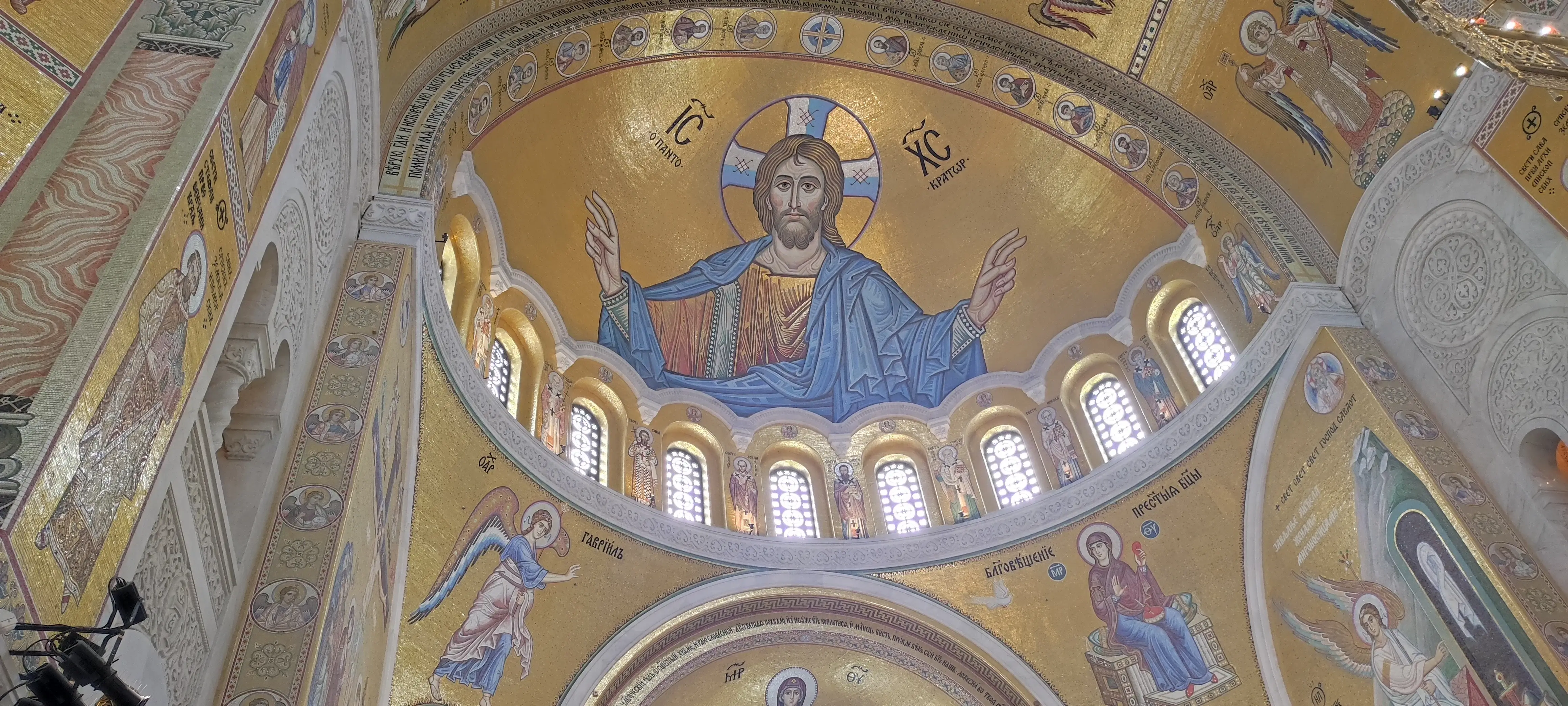 Interior del Templo de San Sava en Belgrado