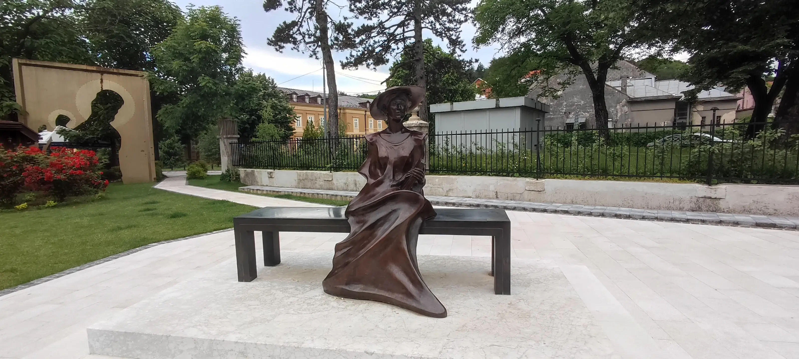 Escultura en la localidad de Cetiña