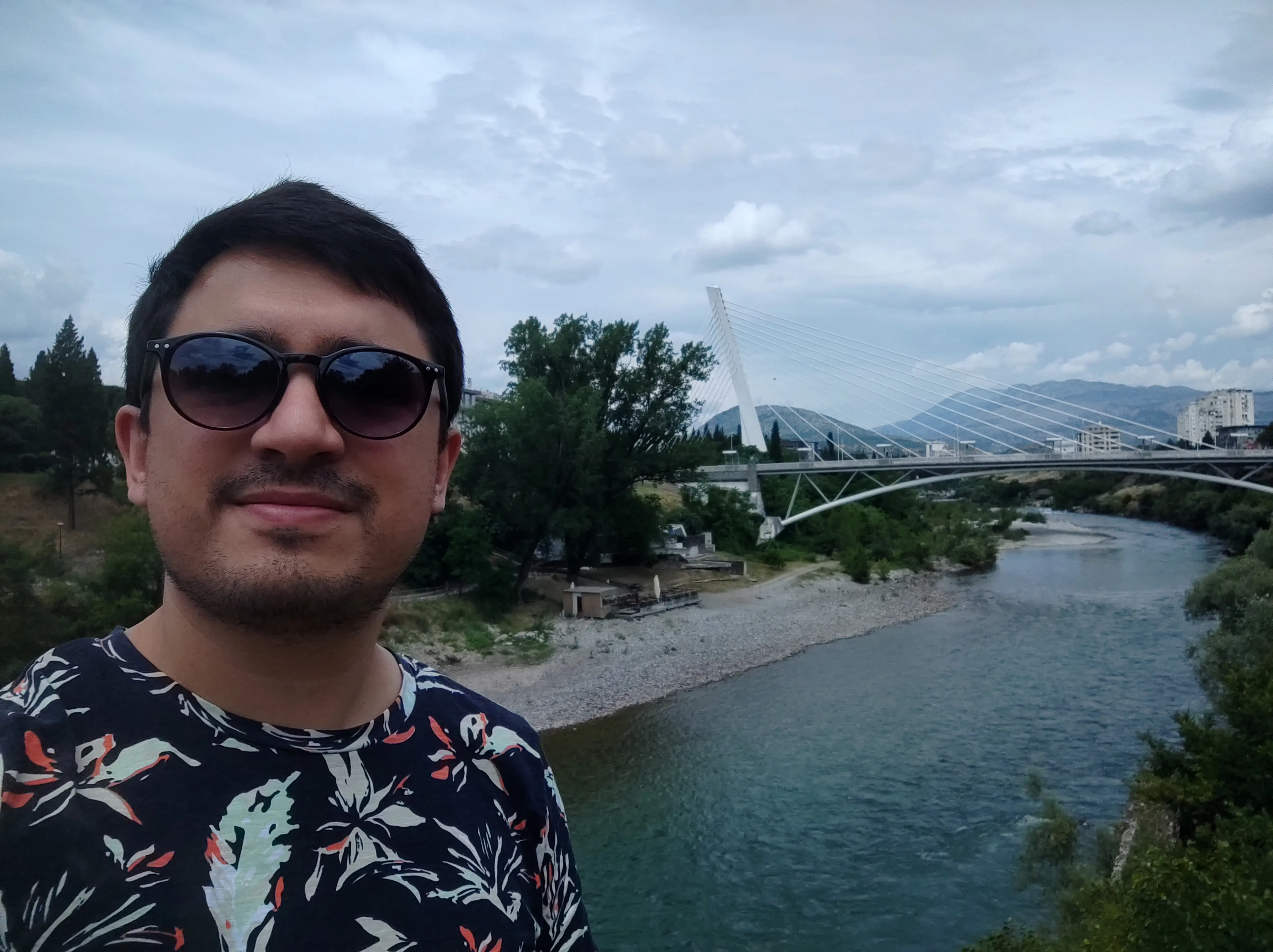 Puente del Milenio en Podgorica